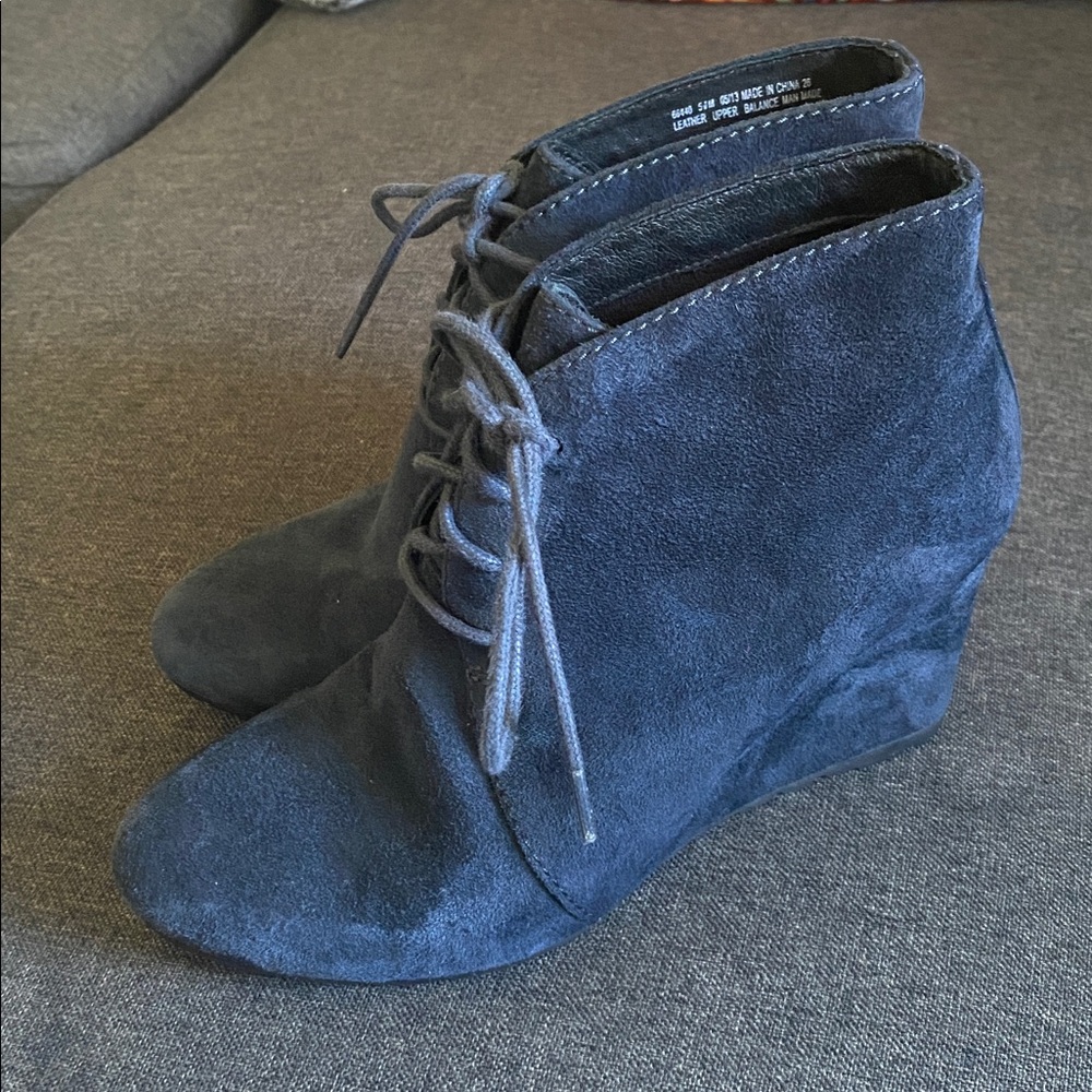 Clarks Women's Suede Ankle Boots - blue Size 5.5